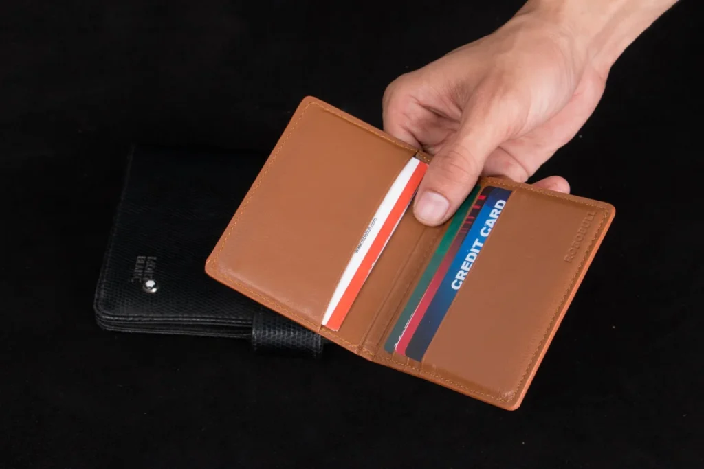 Billetera con tarjetas bancarias